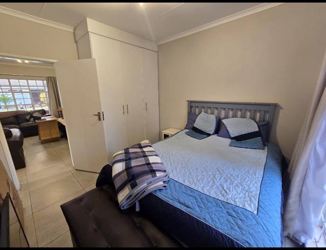 2 BEDROOM TOWNHOUSE TO LET IN THREE RIVERS PROPER